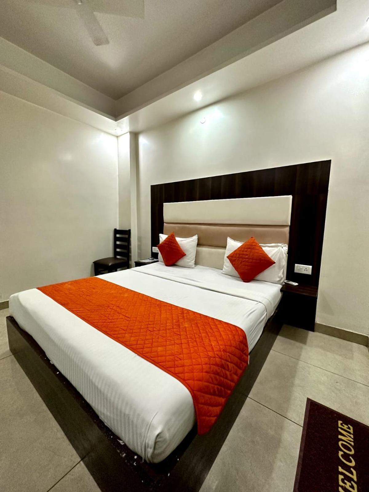 نيودلهي Hotel Sky Plaza المظهر الخارجي الصورة