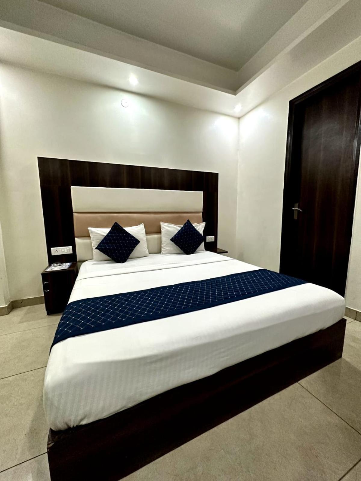 نيودلهي Hotel Sky Plaza المظهر الخارجي الصورة